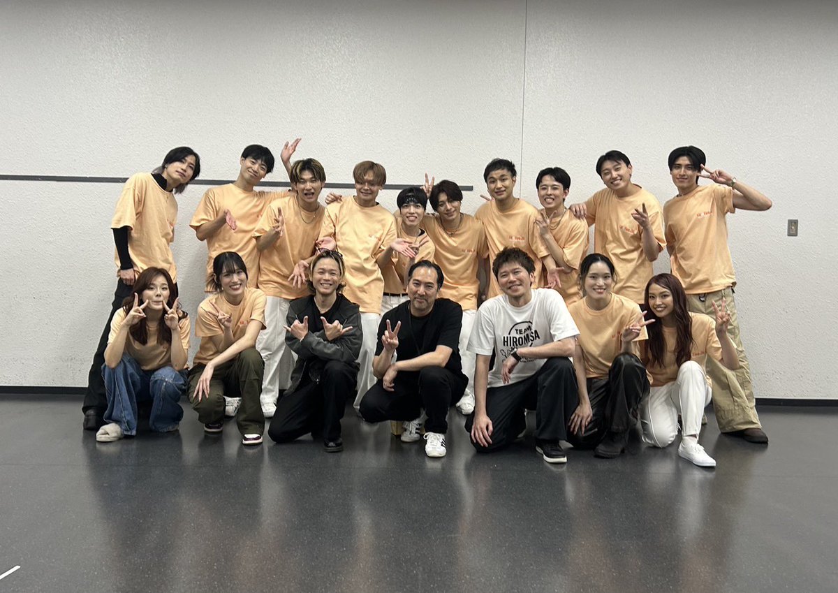 shunmaruyama1's tweet photo. Kiramune Music Festival 2026
参加させて頂きました！
今回はダンス以外に、少しお芝居もしましたあああ！
緊張しましたが務めさせて頂き嬉しかったです☺️

キャストの皆様

SHIGEさん
ステージ面等で関わって下さった皆さん

会場で見て下さった皆様

今回も大変お世話になりました。 https://t.co/KDwz6SqtCF