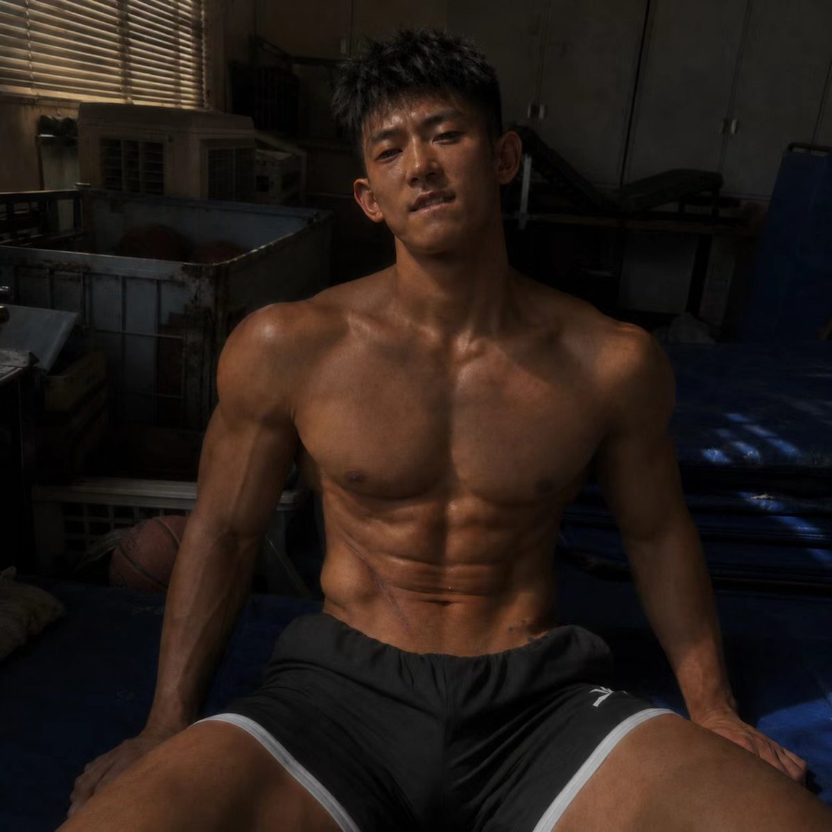 gu1lie's tweet photo. 《��为超级种马》24:45
运动种马改造系催眠，把脑子一点点改成只剩运动、健身、肌肉和性本能的荷尔蒙牲口。越练越兴奋，越兴奋越想变成满身汗味、满脑子种马本能的男同肌肉体育生。
加 T 免费获取：https://t.co/l5Dlp7oUGv
#男同催眠 #催眠音频 #运动种马 #健身催眠 #肌肉种马 #人格改造 #有性暴露 https://t.co/3NS1zLkhSi