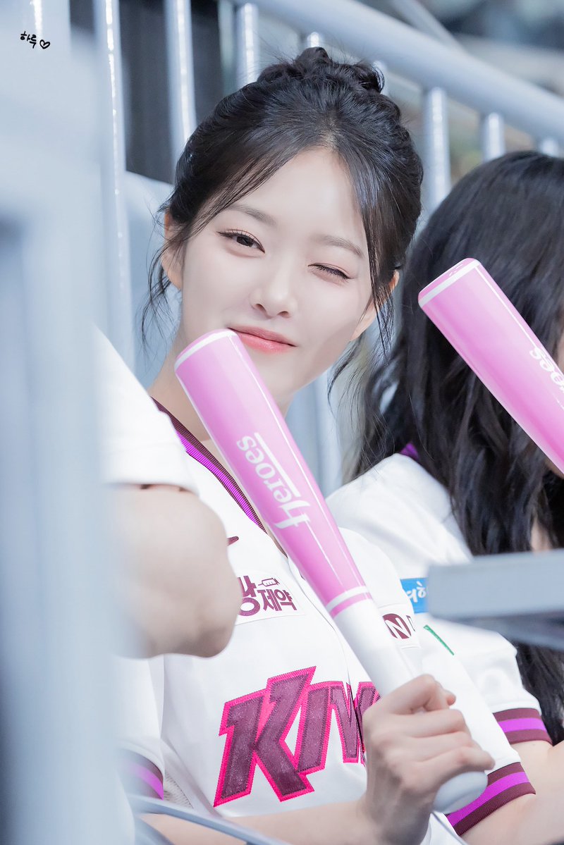 하루 tweet media