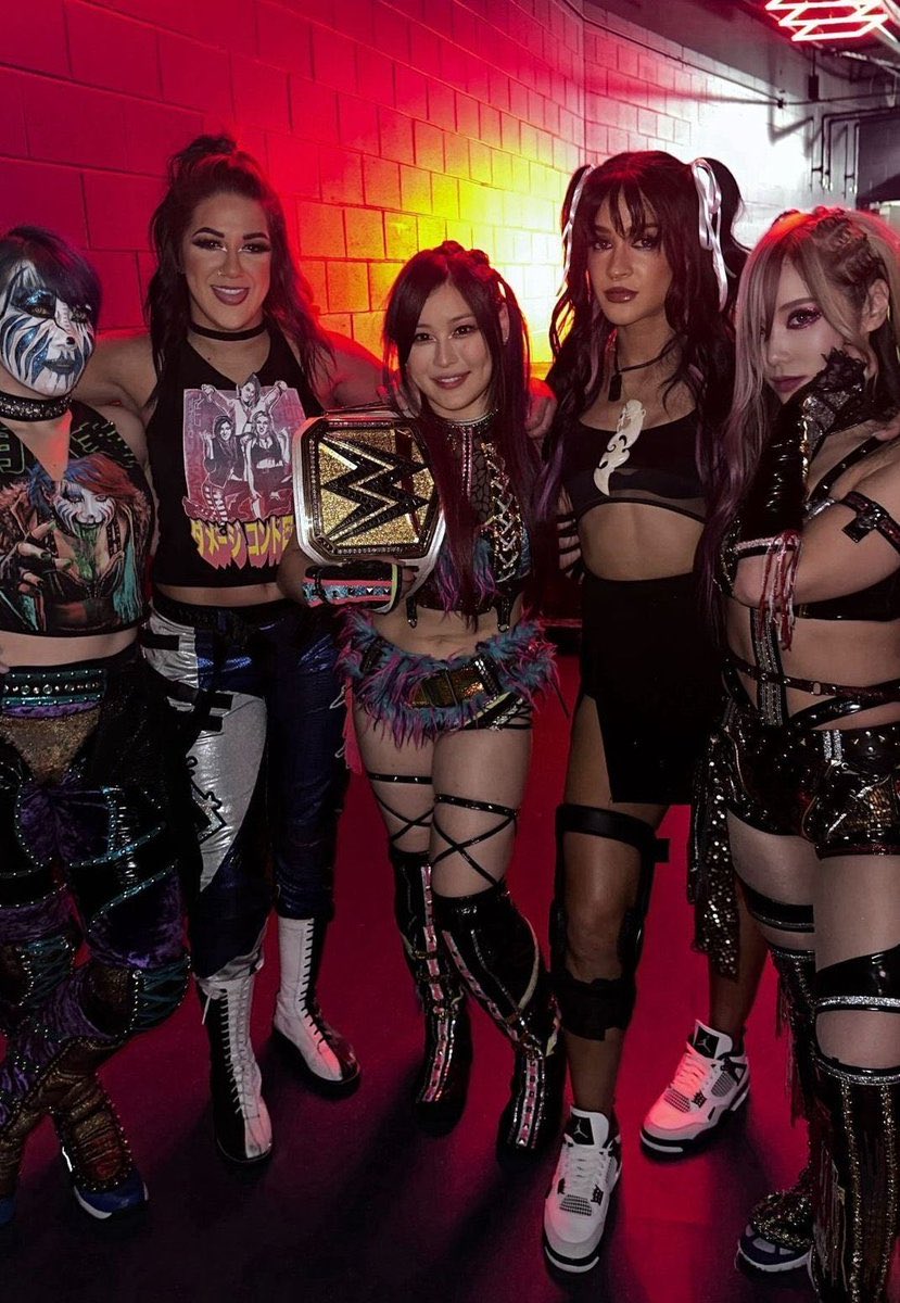 loverhearipley's tweet photo. @itsBayleyWWE But yall were all great being bad as the #DamageCTRL 😍😍😈😈🔥🔥🖤🖤 https://t.co/p7gwoOuvwc