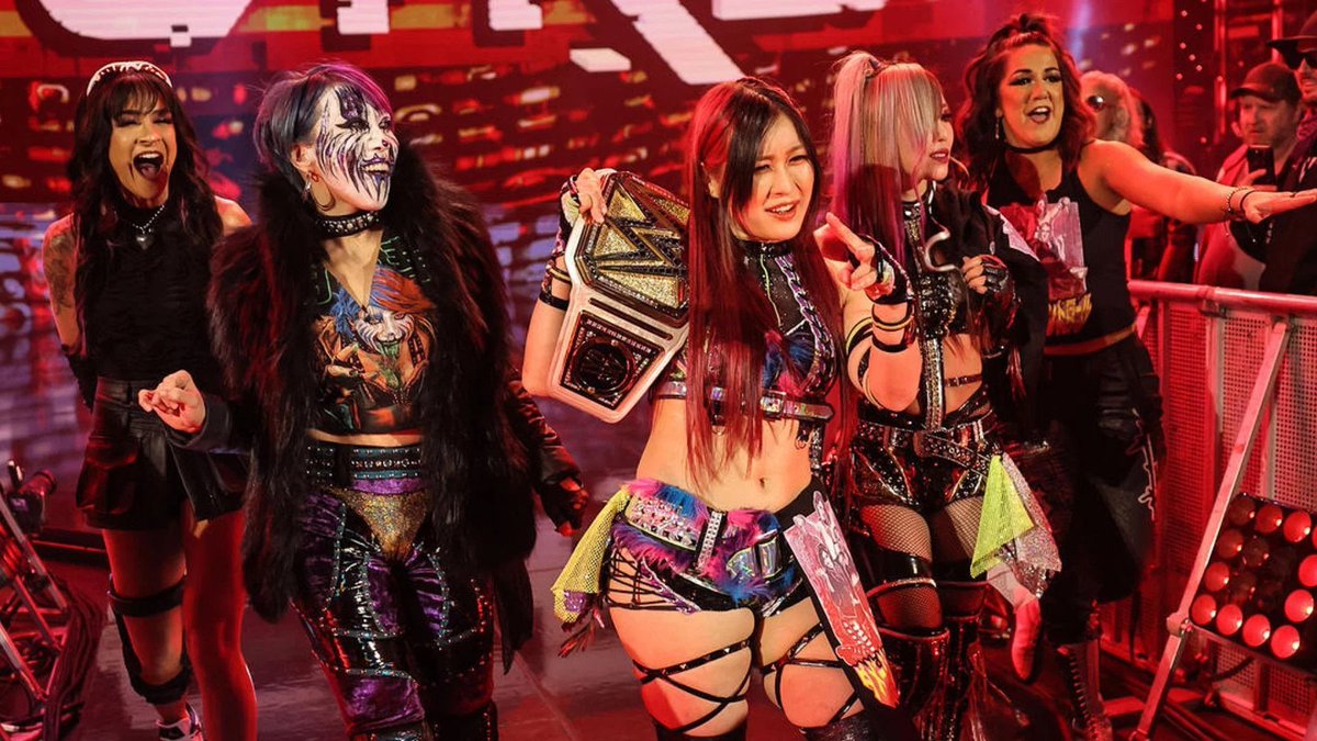loverhearipley's tweet photo. @itsBayleyWWE But yall were all great being bad as the #DamageCTRL 😍😍😈😈🔥🔥🖤🖤 https://t.co/p7gwoOuvwc
