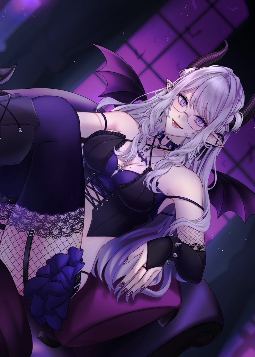 nyranox's tweet photo. VTuber vs irl 💜⛓️ yes i have a type https://t.co/nGIaprppMa