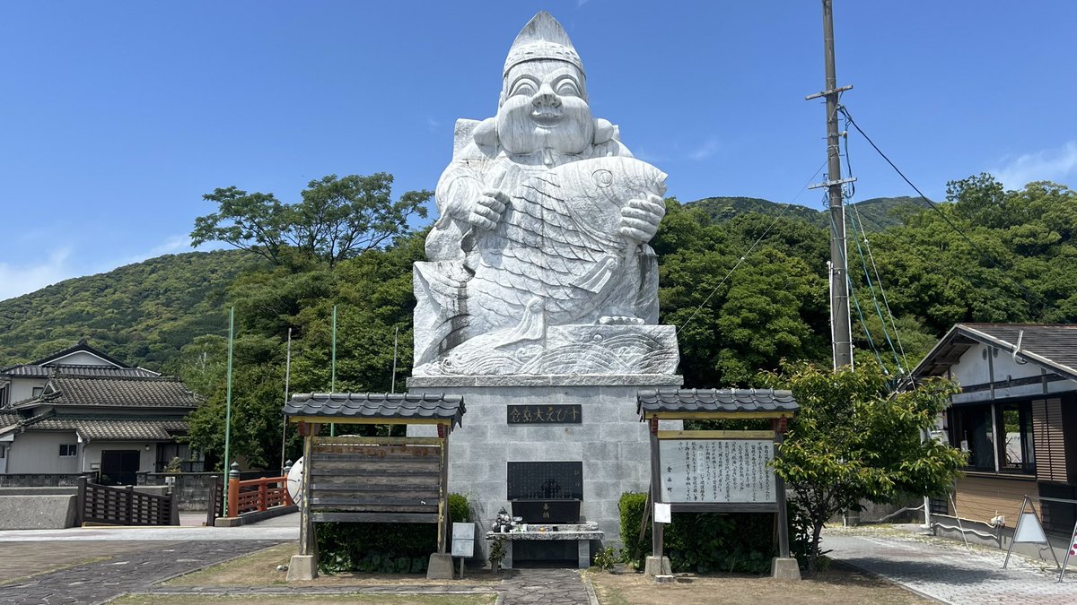 日本一のえびす像。座高7mで重量320tだって。倉岳町は日本一が大好き