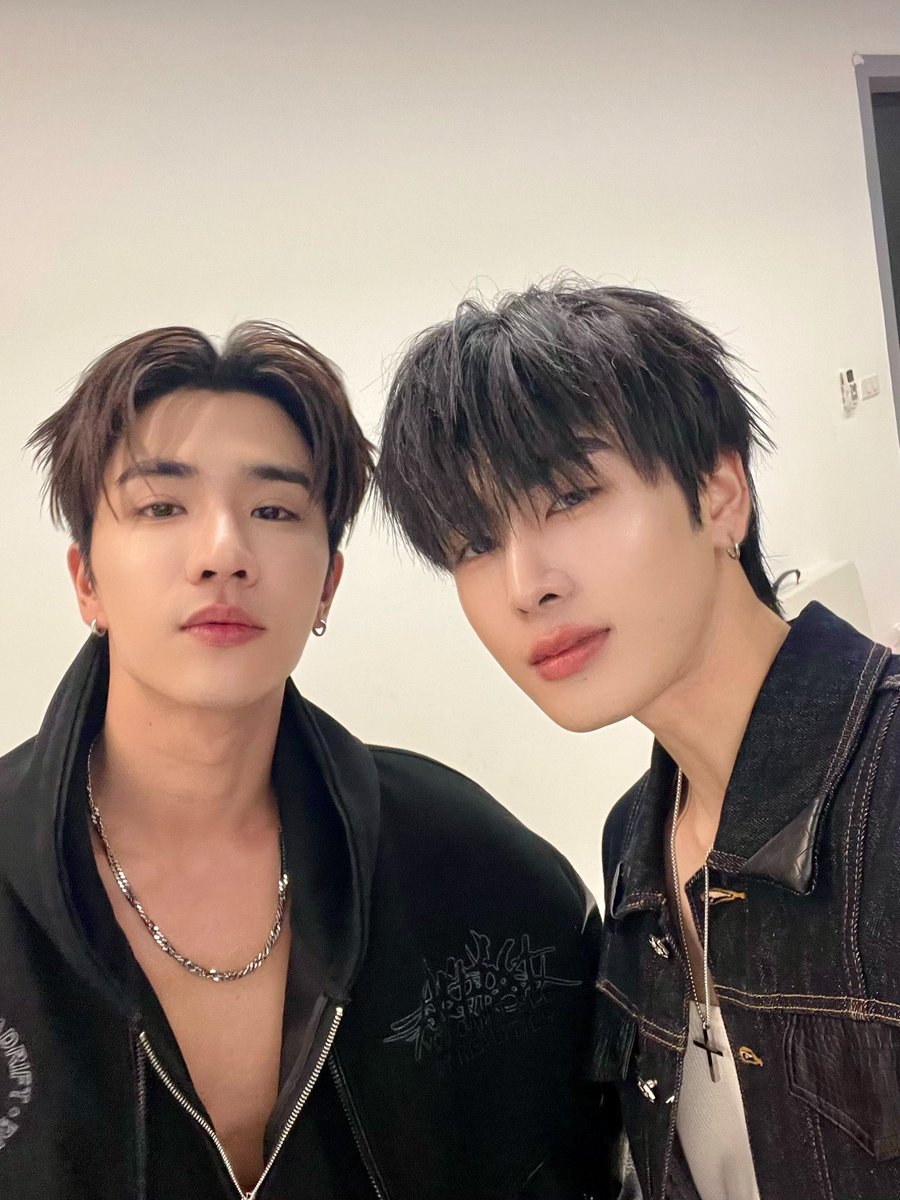 วันนี้ฝากติดตาม “เพิร์ธ-แซนต้า” กับการเดินสายโปรโมท 'PERTH SANTA DEVIL'S KISS CONCERT 😈💋' ฝากทุกคนส่งกำลังใจให้ด้วยน้า ❤️ #PerthSantaConcert

🗓️ 18-19 JULY 2026
📍PARAGON HALL
And worldwide live streaming via TTM LIVE

📌 TICKETS FOR ALL SEATS WILL BE AVAILABLE ONLINE ONLY AT