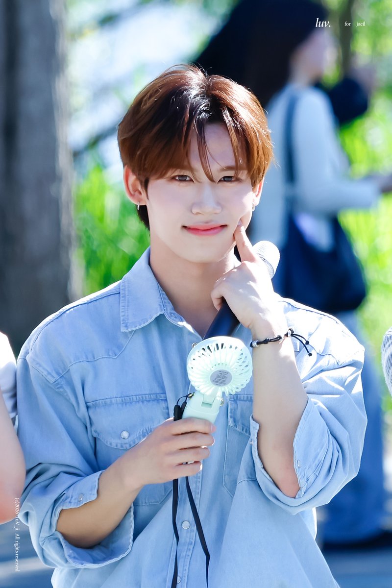 1uV_ji's tweet photo. 260505 버스킹  
ᰔ

#YUHZ #유어즈 
#JAEIL #재일 https://t.co/m3ep498cDH