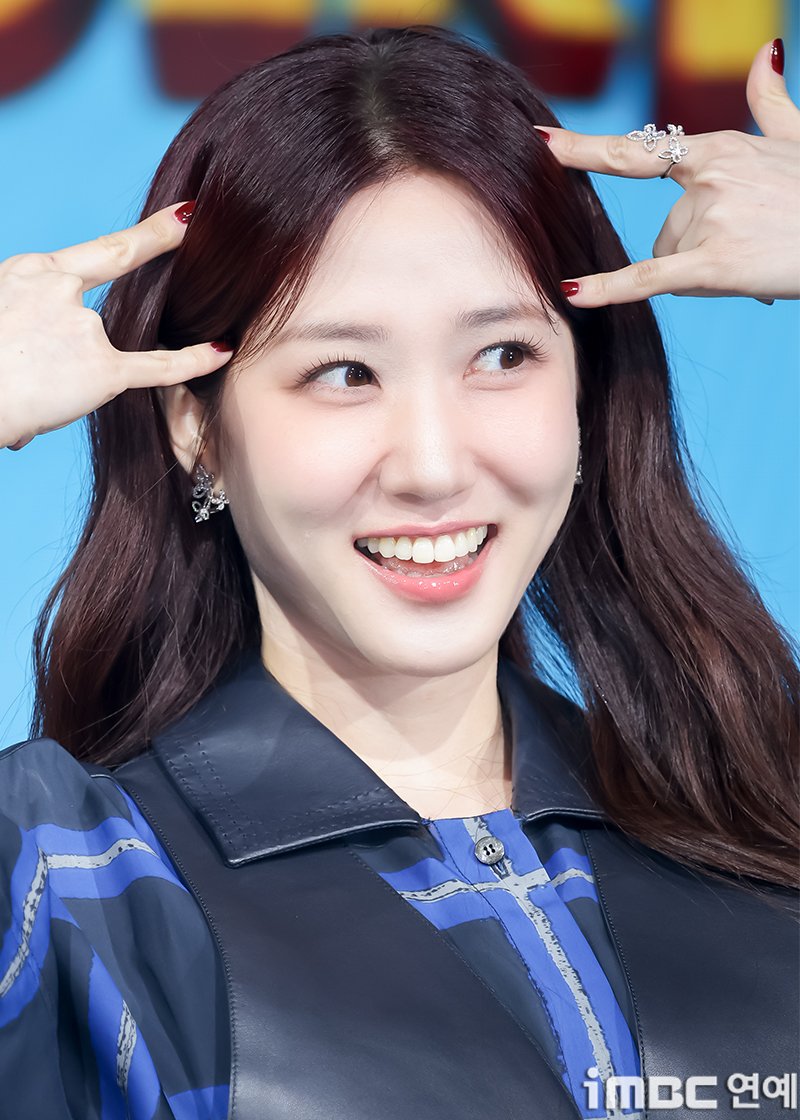 imbcenews's tweet photo. [포토] 박은빈, 미소 가득 인사
#박은빈 #넷플릭스 #시리즈 #원더풀스 #제작발표회_260512 [iMBC연예]

배우 박은빈이 12일 오전 서울 종로구 JW메리어트 동대문 호텔에서 열린 넷플릭스 시리즈 ‘원더풀스’ 제작발표회에 참석해 포즈를 취하고 있다.

🔗https://t.co/RM4BSEuVEd https://t.co/6RXcSSCdNj
