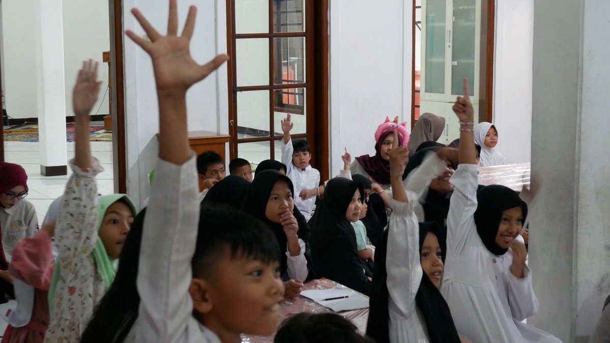 Himikasi_UPI's tweet photo. [Ikom's Update]

Commers, Let's Sharing Love and Spreading Care!

Bidang KSJ telah melaksanakan kegiatan TWERC 2026 di Panti Al-Fitroh!

So, Commers, every moment we spend together at TWERC, may it become an unforgettable, beautiful memory!

#KabinetProgresif #ParlemenSwara #KSJ https://t.co/BsQ5ALVWH4