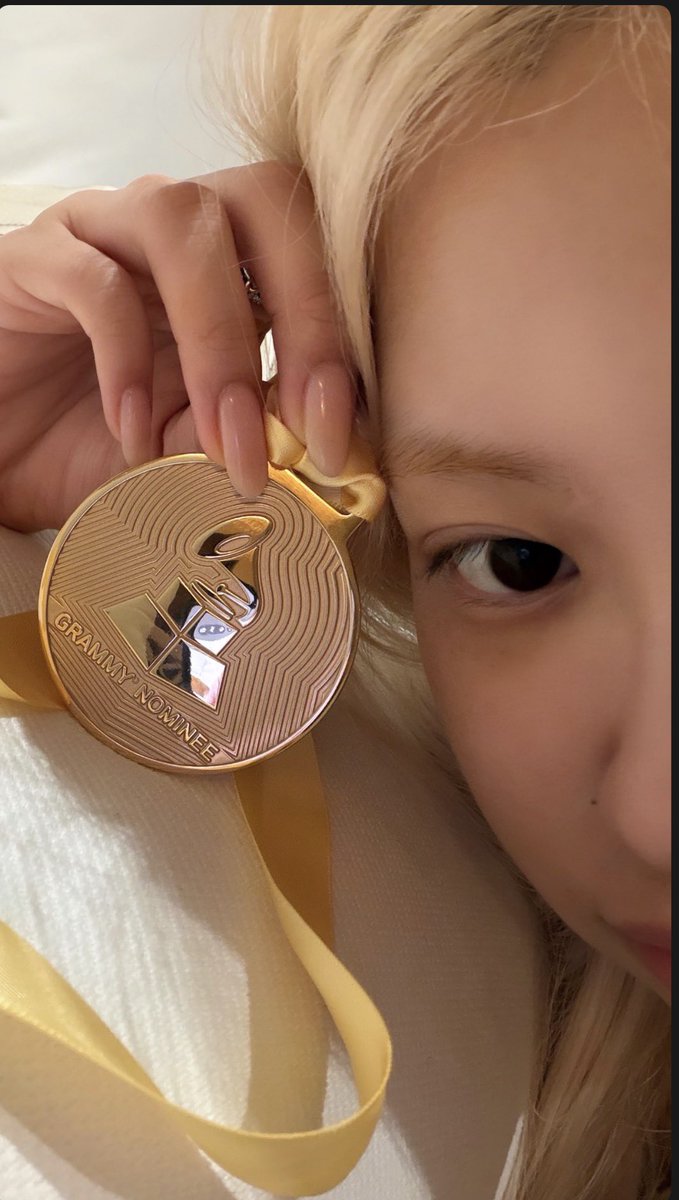 ROSÉ FOCUSED¹ tweet media