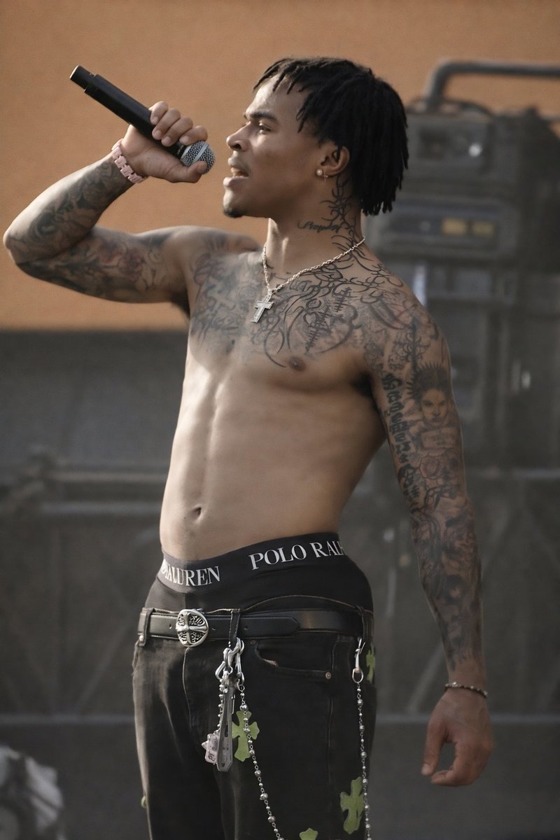 paztlyfe0's tweet photo. PlaqueBoyMax Sagging at Rolling Loud 😍🍑🎂 + (Thread) https://t.co/713CFTxelD