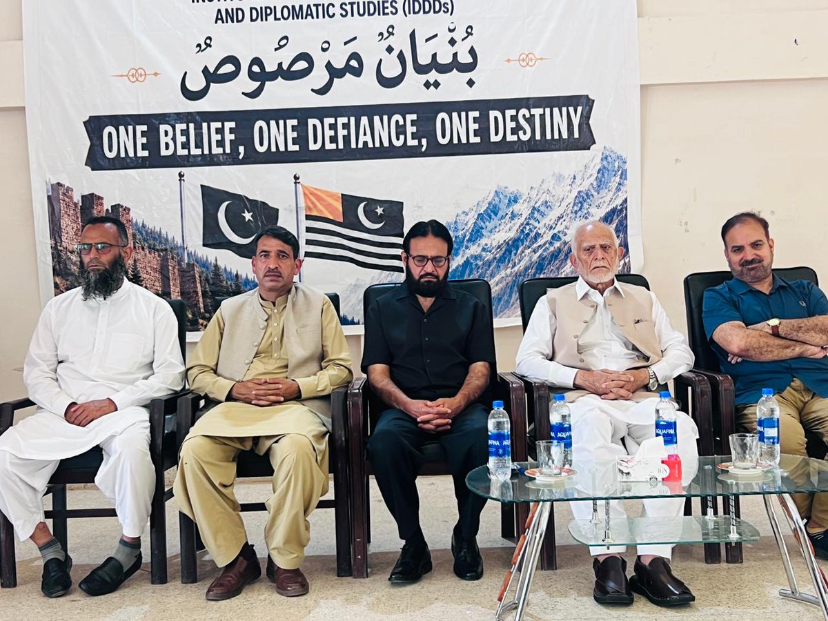 UAJK_Official's tweet photo. A ceremony was held at Jhelum Valley Campus of @UAJK_Official to mark one year of Marka-e-Haq Bunyan-un-Marsoos. Speakers including former Chief Justice AJK Justice (R) Manzoor Gilani paid tribute to Pakistan’s armed forces and the sacrifices of martyrs.
#UAJK #Pakistan https://t.co/Y7VBkEOzdJ