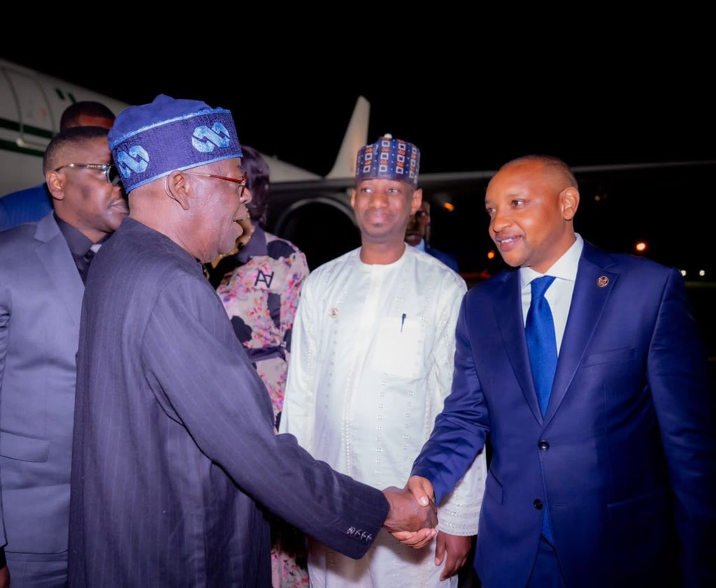 IParashina's tweet photo. Honoured to receive H.E. Bola Ahmed Tinubu, President of the Federal Republic of Nigeria 🇳🇬, upon his arrival in Nairobi, Kenya 🇰🇪, for the #AfricaForwardSummit co-hosted by Kenya and France.

@KenyaHC_Nigeria https://t.co/vGHqh1DVk9