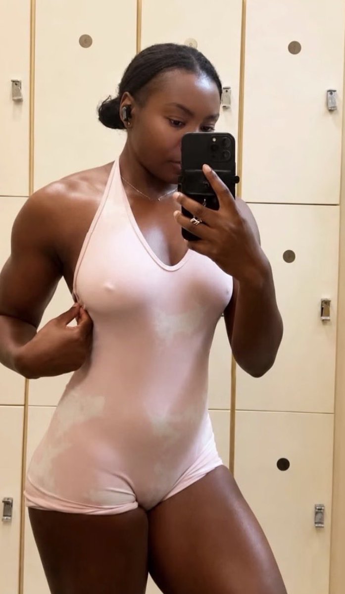 DA Butt Lover tweet media