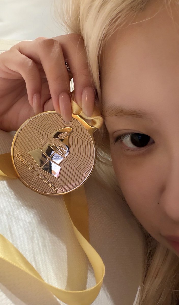roseannebrasil's tweet photo. ELA TODA FOFINHA LINDINHA COM A MEDALHA DELA 🥹😭 https://t.co/cIJKvl9PFV