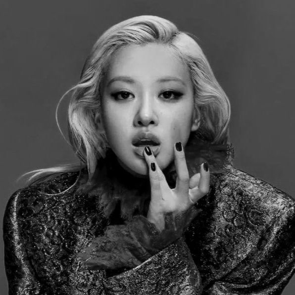 ROSÉ BASE tweet media