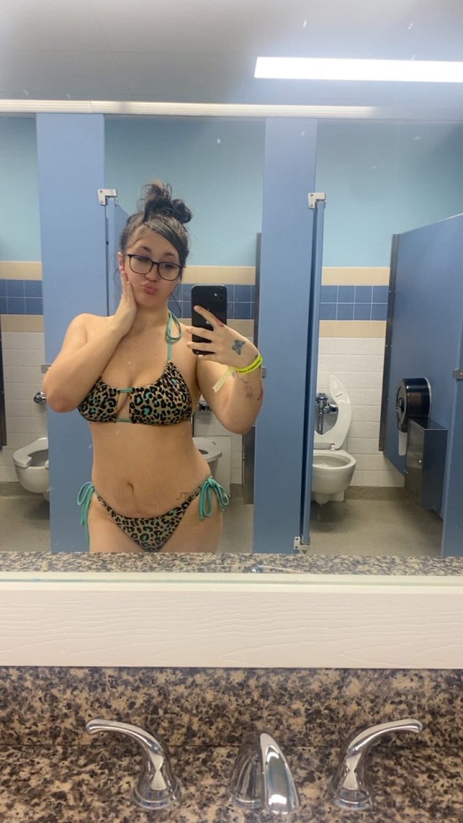 XxThat_GirlBreX's tweet photo. #NewToX #onlyfans #contentcreator #paypig?? #wetpussy💦 https://t.co/sAdeKPxzZZ