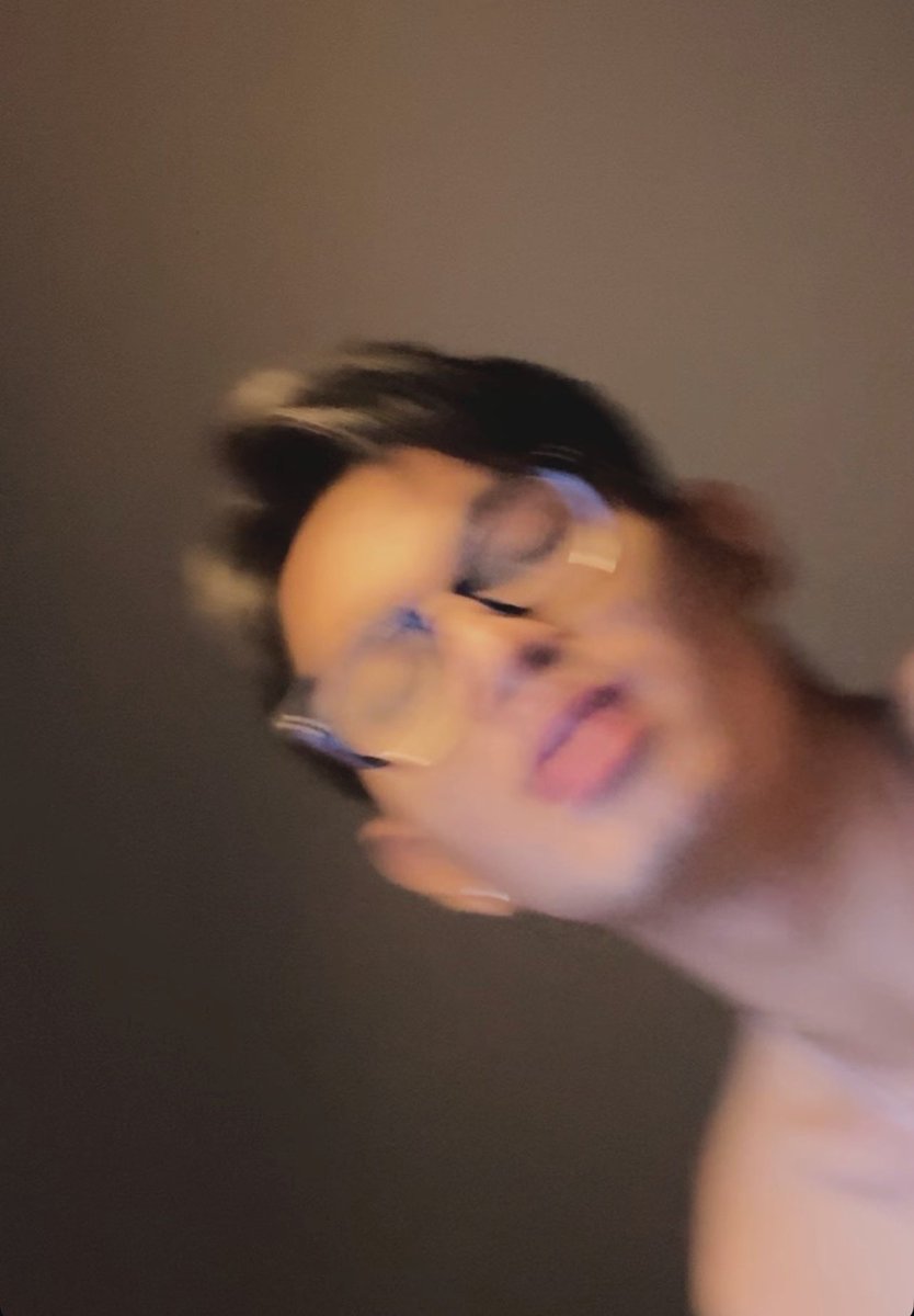 kennethkelso19's tweet photo. blurred lines https://t.co/g0Xf1prHCV