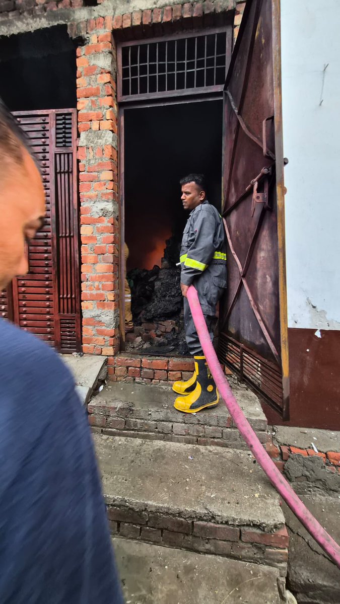 meerutfire's tweet photo. @bstvlive @meerutpolice рджрд┐рдирд╛рдВрдХ 12.05.26 рдХреЛ рд╕рдордп 5рдГ7 рдмрдЬреЗ рдерд╛рдирд╛ рд▓рд┐рд╕рд╛рдбрд╝реА рдЧреЗрдЯ,рдХреНрд╖реЗрддреНрд░рд╛рдиреНрддрд░реНрдЧрдд рдПрдХ рдЧреЛрджрд╛рдо рдореЗрдВ рдЖрдЧ рд▓рдЧрдиреЗ рдХреА рд╕реВрдЪрдирд╛ рдкреНрд░рд╛рдкреНрдд рд╣реБрдИредрд╕реВрдЪрдирд╛ рдкрд░ рдлрд╛рдпрд░ рд╕рд░реНрд╡рд┐рд╕ рдпреВрдирд┐рдЯ рджреНрд╡рд╛рд░рд╛ рддрддреНрдХрд╛рд▓ рдореМрдХреЗ рдкрд░ рдкрд╣реБрдБрдЪрдХрд░ рдЖрдЧ рдХреЛ рдкреВрд░реНрдг рд░реВрдк рд╕реЗ рдмреБрдЭрд╛ рджрд┐рдпрд╛ рдЧрдпрд╛редрдШрдЯрдирд╛ рдореЗрдВ рдХрд┐рд╕реА рдкреНрд░рдХрд╛рд░ рдХреА рдЬрдирд╣рд╛рдирд┐ рдирд╣реАрдВ рд╣реБрдИред
#Meerut #FireService #UPFireService https://t.co/MYnQZOuwd7