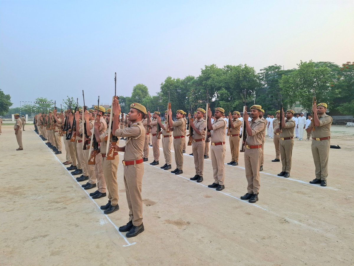 co37pacup's tweet photo. दिनांक 12.05 2026 दिन मंगलवार को सहायक सेनानायक महोदय श्री सुधाकर मिश्र (DySP) द्वारा जवानों को परेड कराई गई। परेड के हकदार सभी अधिकारी व कर्मचारीगण परेड में उपस्थित रहे।
#PARADE #POLICE #POLICE_TRAINING https://t.co/K7ag8DSJJ7