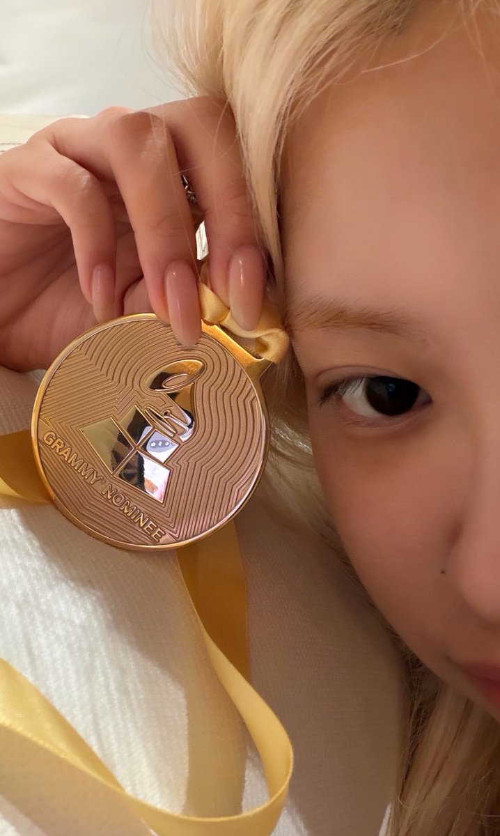 rosé pics tweet media