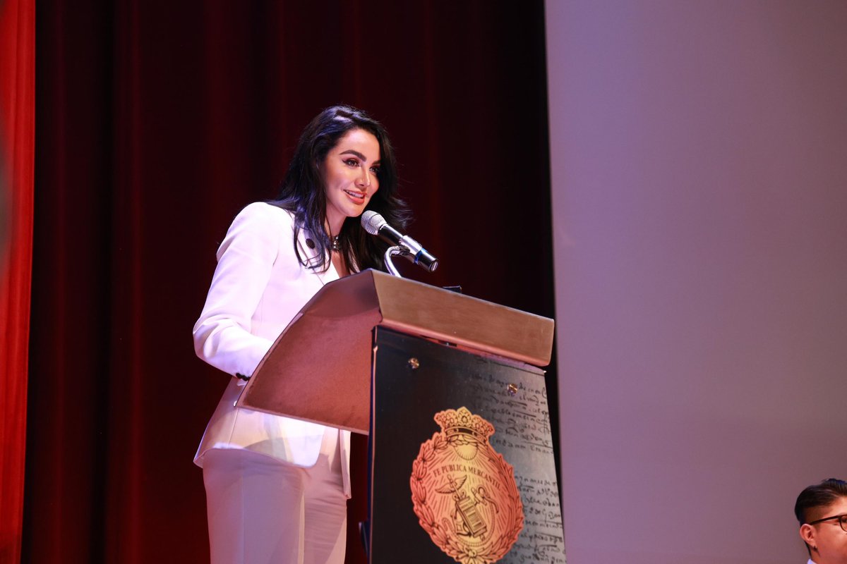 GabyJimenezMX's tweet photo. Es un honor felicitar a Carlos García Ángeles, Presidente del Colegio Nacional de Correduría Pública Mexicana, en este día tan significativo. Hoy celebramos 500 años de una institución que es pilar de la legalidad y el desarrollo económico de México. 🇲🇽⚖️

Como bien lo dije hoy: no puede existir crecimiento económico duradero sin seguridad jurídica. Cinco siglos de Correduría Pública significan cinco siglos de confianza y certeza para quienes emprenden e invierten en nuestro país. 📈🏛️

Reconozco la labor de Carlos al frente de este gremio, así como a todas las corredoras y corredores del país, custodiando principios de ética y profesionalismo. Sigamos construyendo juntos un país donde la justicia y la confianza sean la base de nuestra prosperidad. ¡Felicidades por estos 500 años de historia! 🤝👏
