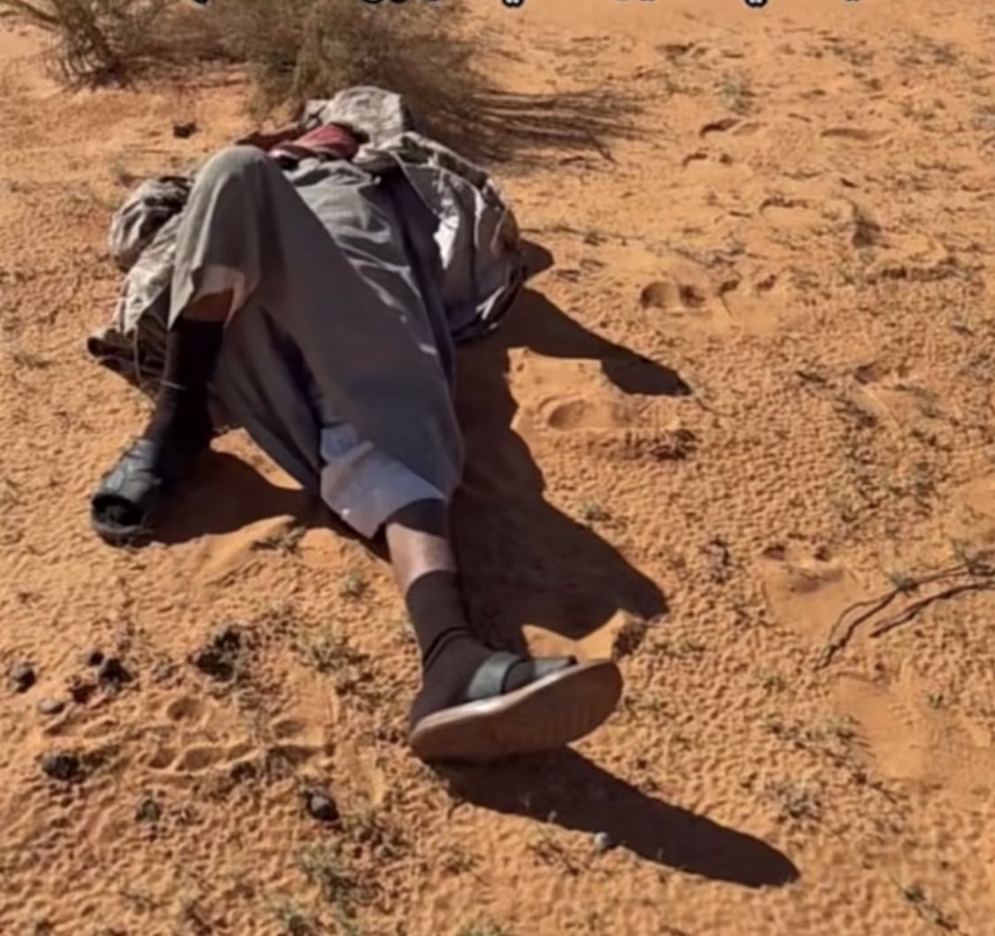 i997v's tweet photo. النومه هذي .. نمتها قبل عامين
ولا ادري .. كيف اعفاني الله عنها 

جتني مواريها .. بعشرين عشرين 
وثلاثه ..  وعشرين . ونيّت منهاا ! 

كبرت عشر اسنين في اربع . سنين
لكن ليا هالحين . ادفع .. ثمنها 

ماودي اوضح .. جميع العناوين
ياحي .. عين اللي جروحه دفنهاا https://t.co/CHv9tvKUrC