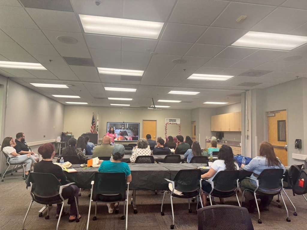 WRASAP's tweet photo. We were grateful for the opportunity to host the Puentes Network COMET training, where participants explored ways to support mental health and emotional well-being through meaningful conversations and community connection. 💬🌱

#PuentesNetwork #COMETTraining #MentalHealth https://t.co/dSwU1de8sw
