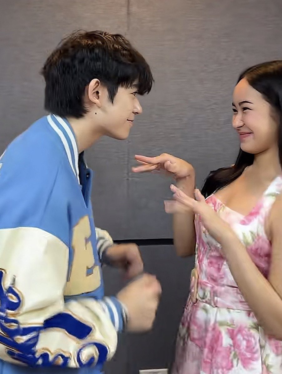 amsob3r's tweet photo. BRO BRO BRO OMGJSUSHXHXJJAKL SOBRANG CUTE NILA?!?!?! HELLO???? https://t.co/xjL9edxgMJ