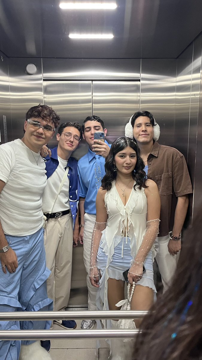 Arechiga0210's tweet photo. Puro comediante https://t.co/a1QoxCECBM
