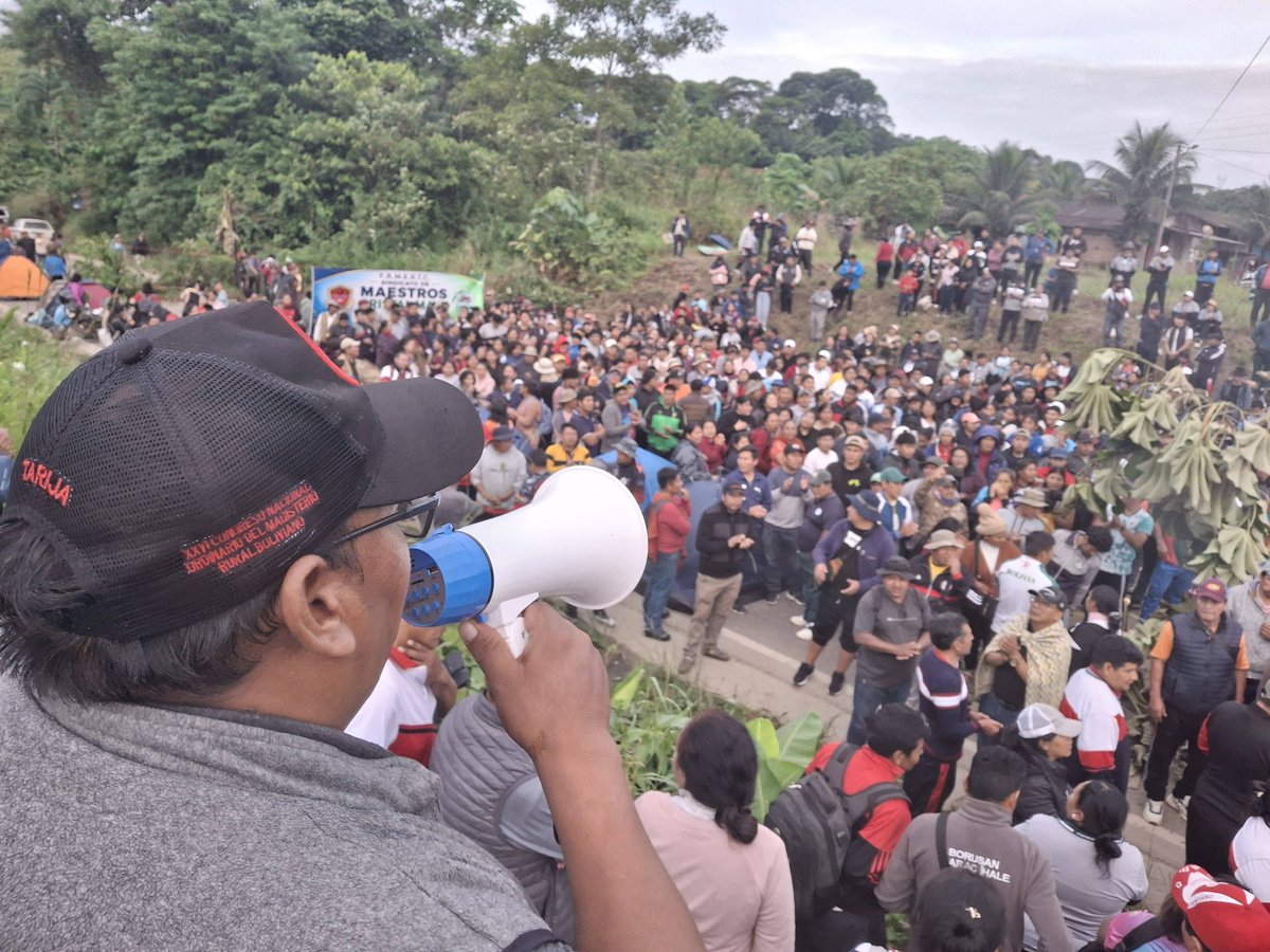 ContactoSur7's tweet photo. Maestros rurales ratifican paro de 48 horas en Padrezama  -  Villa Tunari por darse una respuesta positiva a sus pedidos por el gobierno de Rodrigo Paz Pereira.
#MagisterioRural #Marchas #Bloqueos https://t.co/ZtAtJQa2D1