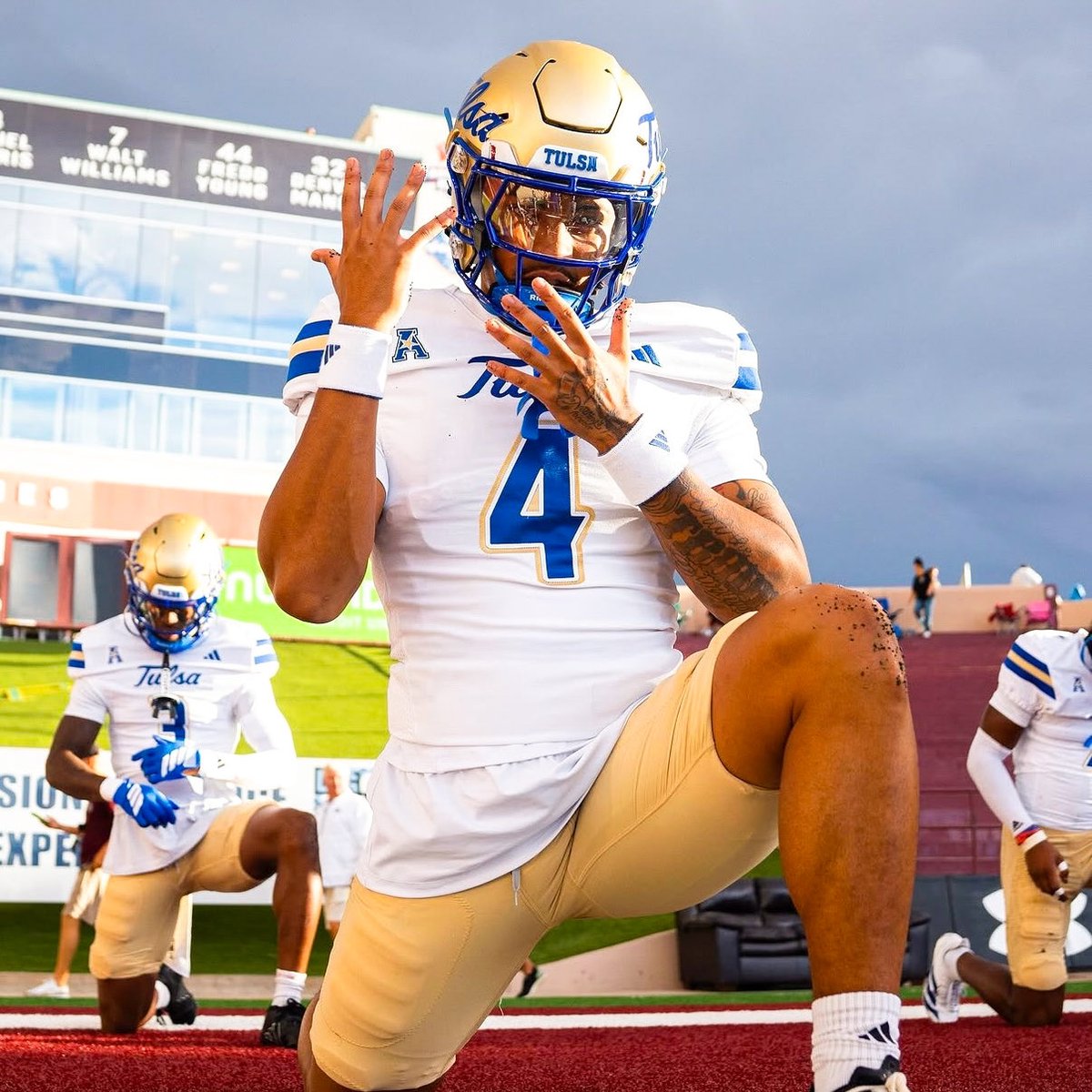 NoahSpinks's tweet photo. Praise God🙏🏽After a great conversation with @Coach_Barbay I’m blessed to say that I’ve recieved my 19th D1 🅾️ffer from Tulsa @TulsaFootball @CoachTreLamb9 @MasonBehiel @SC_BulldogFB @CoachKRHarrison @CoachFocke @CoachJThomas79 @GPowersScout @TomLoy247 @247Hudson @MikeRoach247 @adamgorney @samspiegs @ChadSimmons_ @vypehouston @QBHitList @TheQBTech @TFloss32 @dctf @Stumpf_Brian