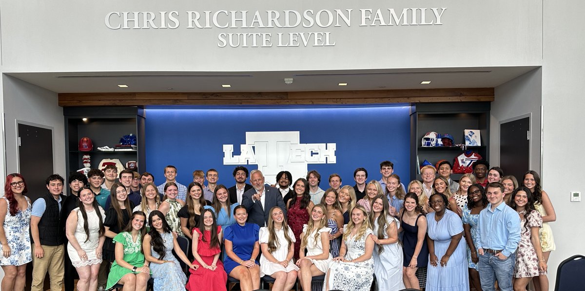 DrJBHenderson's tweet photo. Hanging out with the @latech leadership council. 💙❤️🐶 https://t.co/OcNt2R9JN4