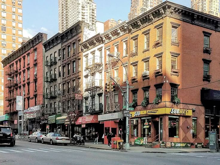 PyramidSongGirl's tweet photo. every city in america needs thousands of these 3-4 window wide multiuse apartment buildings, it would fix so many problems https://t.co/DsDJoi2ZAW