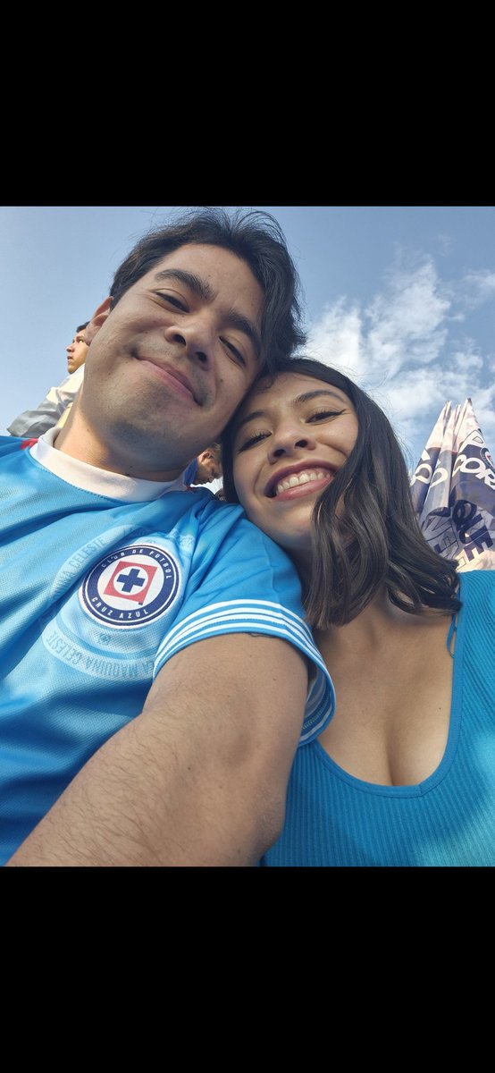 Optimisticlll's tweet photo. @MarkoDrk @CruzAzul Holaaa yo quiero llevar a mi novio :((( https://t.co/EPWKSRYM7F