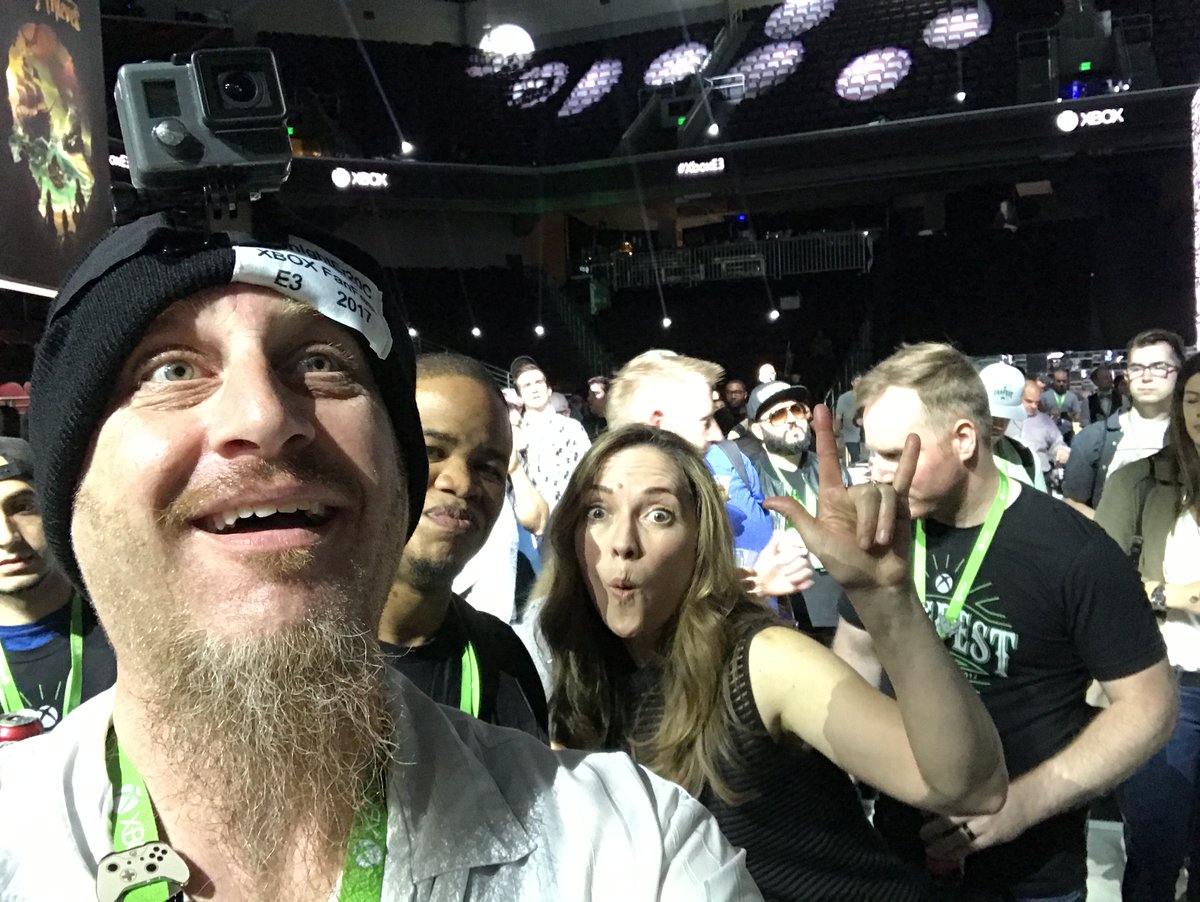 miDnIght20C's tweet photo. Speaking of #TeamSticker vs #TeamNoSticker ... You know I captured this moment on my GoPro.. with @carl_ledbetter feeling the same as me! RIP THOSE STICKERS OFF! Haha! With @Kareem_Choudhry
Also asking @PlutonForEver to photo bomb me.. heheheh and the results! #XboxFanFest 2017 https://t.co/PRee9iUmdq