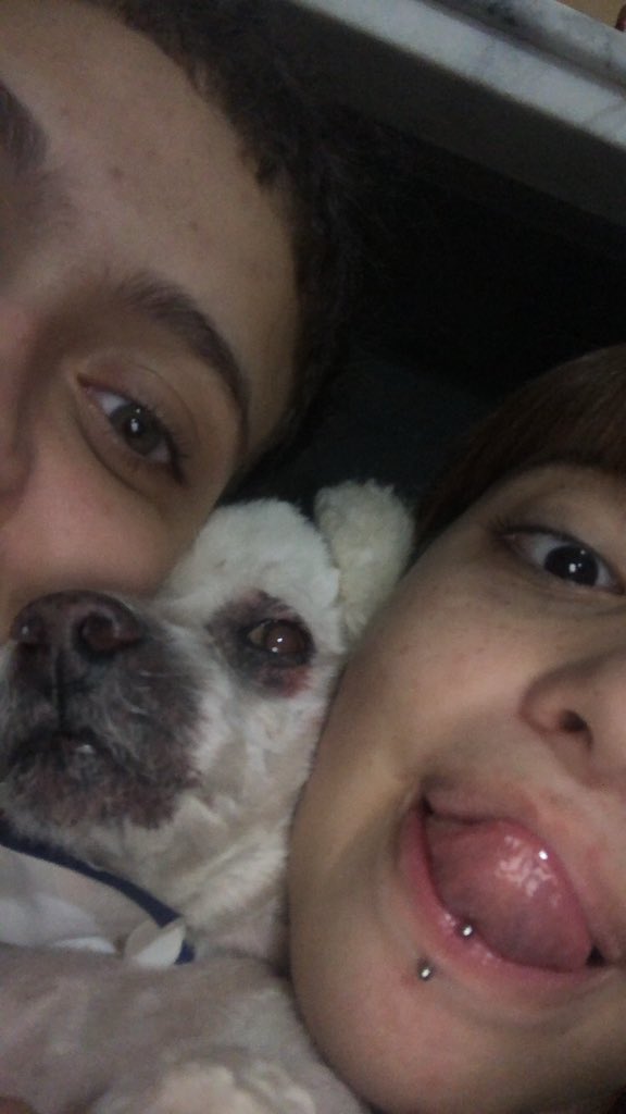 vsfcarime's tweet photo. “Mas agora vive grudada nessa menina”
experimenta passar 8 meses com uma pessoa que mora num abrigo e tem dia certo e horário estipulado pra poder te ver, tendo que se ver escondida, fugindo e os krlh, pois agora onde tiver Carime vai ter Gabi sim!! https://t.co/lUyI3chuYo