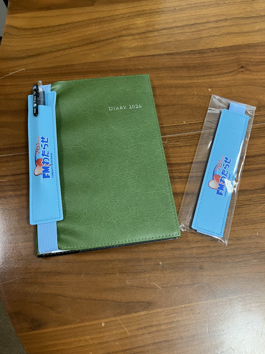 wataradi_761's tweet photo. FMわたらせ   プレミアムグッズ販売スタート！🥰🌈FMわたらせ を皆さん、是非応援お願いします！　　ぺんホルダー　　手帳にいつでもペンをくっつけて持ち歩けます！500円　税込み　　数量に限りがあるので欲しい方は買いに来てね！　　＃FMわたらせ   ＃おはようわたらせ ＃木津理恵 https://t.co/D0eZlCCOl7