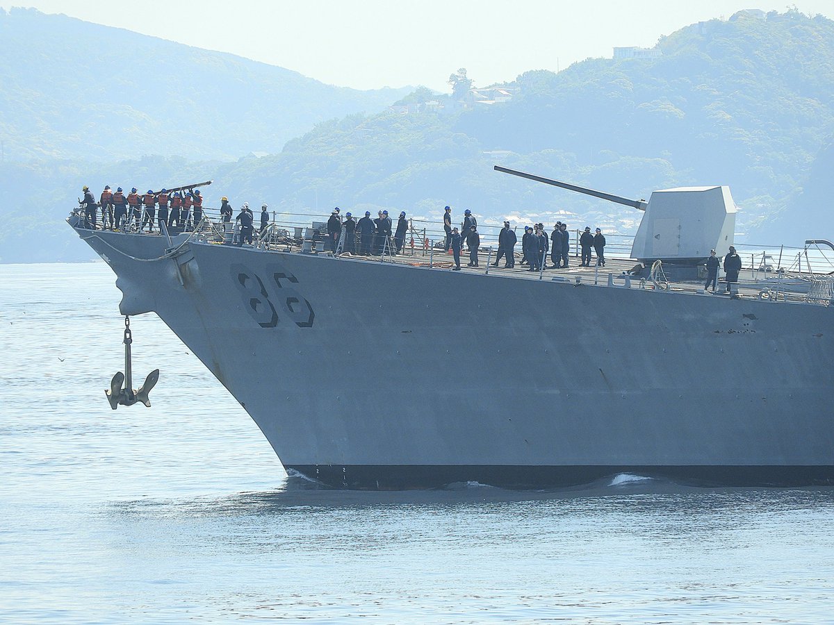 ミサイル駆逐艦「シャウプ ( USS Shoup, DDG-86)」の東京湾北上を撮 ミサイル駆逐艦「シャウプ ( USS Shoup, DDG-86)」の東京湾北上を撮