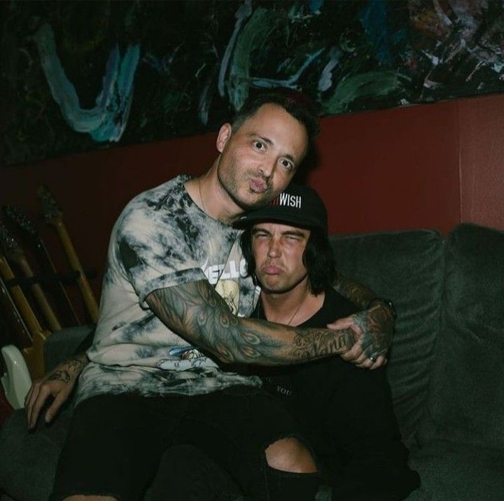 hourly kellin tweet media