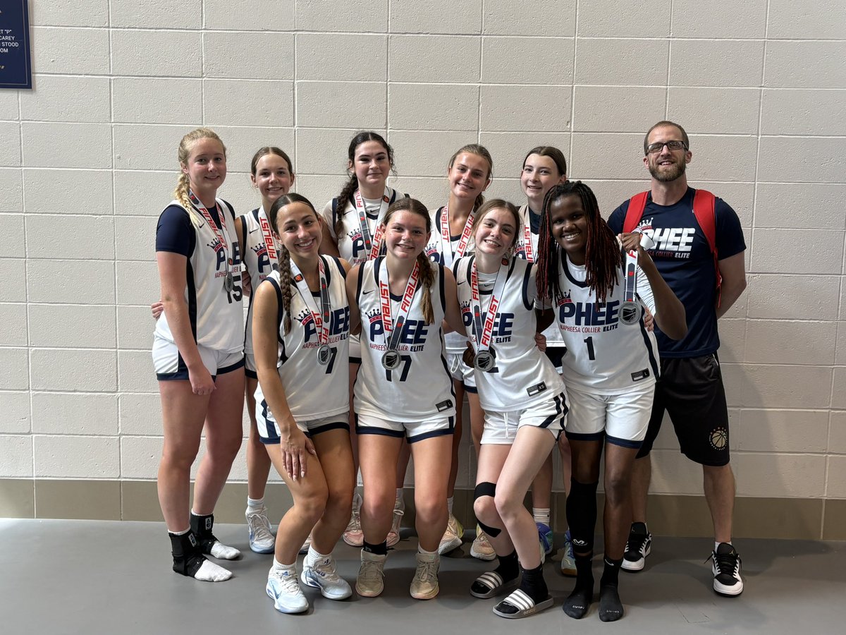 SBommarito17's tweet photo. Highlights from Ballin in The Lou! We went 3-1 this weekend earning Sliver Champions. Im so proud of my teammates and how our hard work is paying off! Can’t wait what The Classic in KY brings this upcoming weekend. Love my Phee family! @PheeElite @PapaBrum @PrepHoopsMO https://t.co/yuPrkDN9tZ