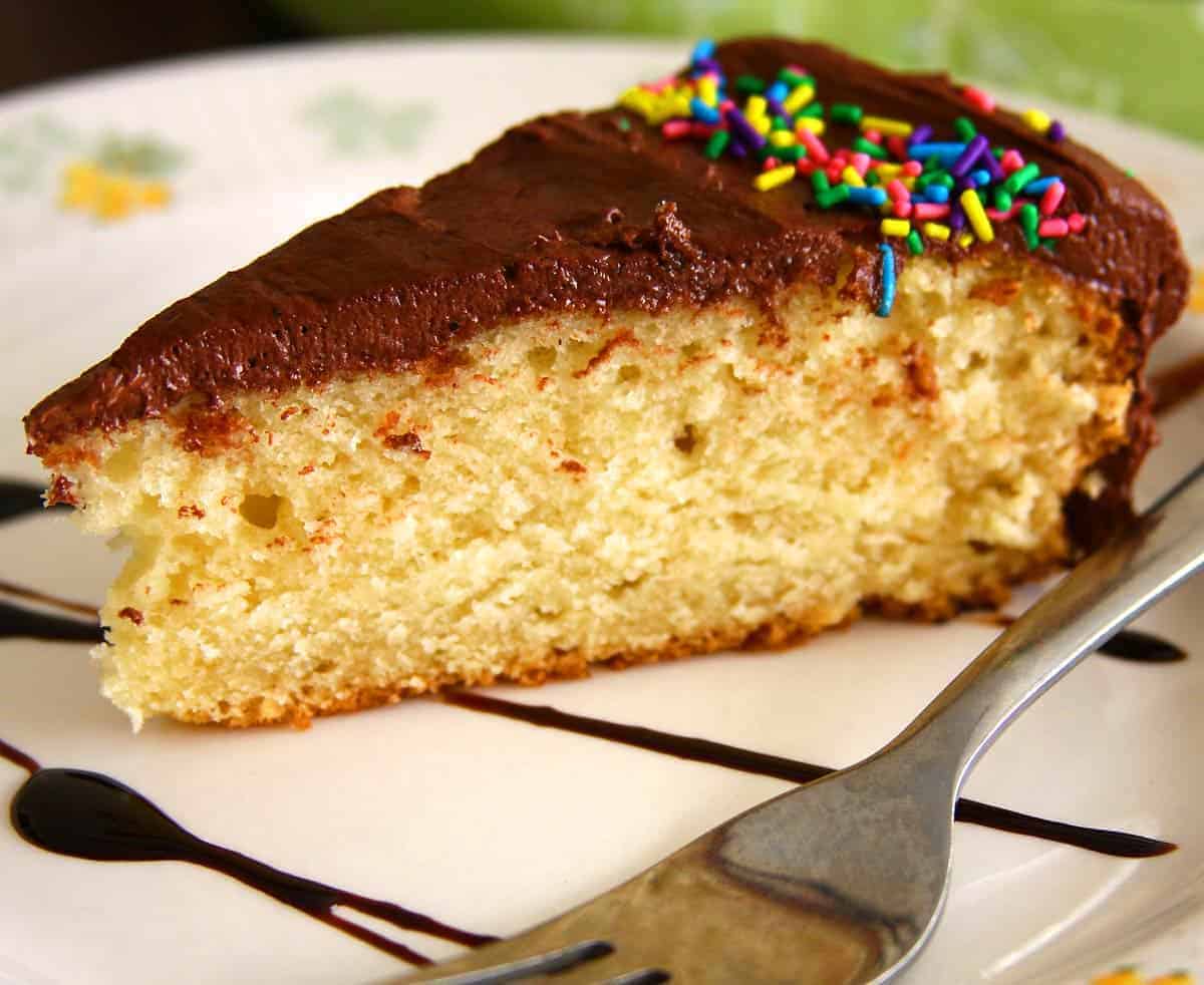 egglesscooking's tweet photo. This eggless yellow cake is simple to bake and comes out soft and tender. Silken tofu works as the egg substitute, paired with buttermilk to give the cake a light, fluffy crumb when made with cake flour. It tastes just like a classic version. 

https://t.co/T9vEH1gDsz https://t.co/NHTXI4OE7G
