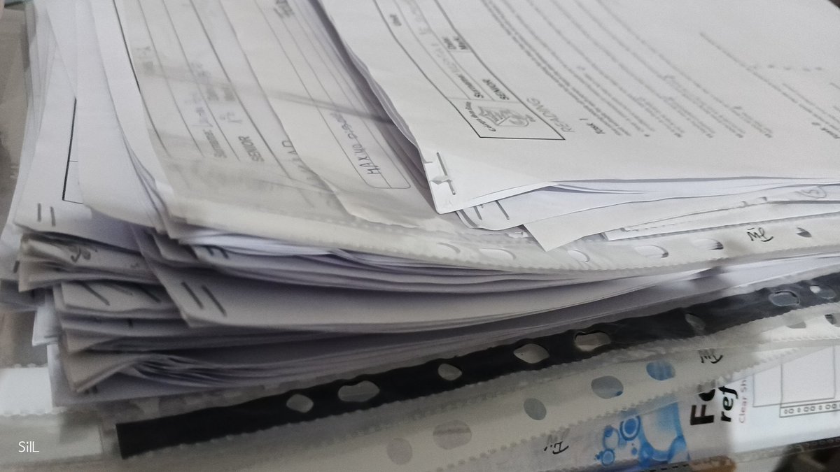 Porque los docentes nos rascamos el ombligo. $500.000 Al mes sin horas extra curriculars. Yeah, fuck it