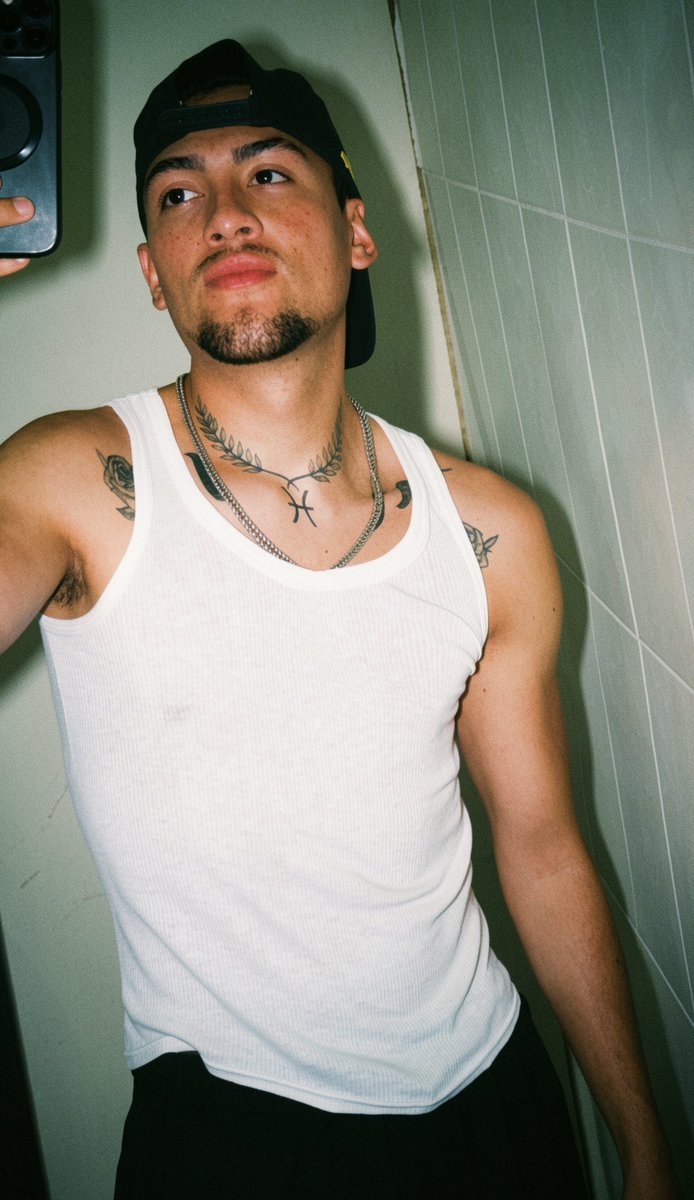 _Nikbien's tweet photo. Mis amores, ando en celo y necesito 🍆🥵 quien para colab ? https://t.co/sWL2U5tua6
