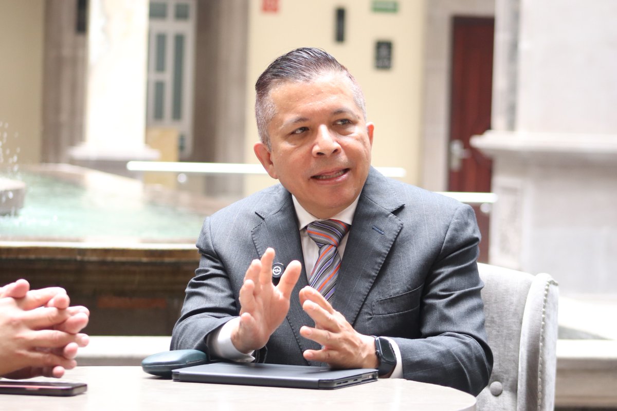 americanovictor's tweet photo. #ruta27 #EXCLUSIVA | LUNES 11 MAYO 19 HORAS | La entrevista con David Alejandro Delgado Arroyo Consejero presidente del INE Michoacán ¿Son legales las designaciones de los “Coordinadores” por parte de partidos políticos? ¿No son actos anticipados de campaña? ¿Qué deben hacer los partidos para garantizar que sus candidatos y candidatas no tengan apoyo de la delincuencia organizada? ¿Qué complejidad existe para organizar las elecciones constitucionales y las del Poder Judicial de manera simultánea?  Aquí el link, el estreno a las 19 horas HOY. 👇🏻👇🏻
https://t.co/2sN2JV49px

@dadmatiz  @INE_Michoacan @INEMexico