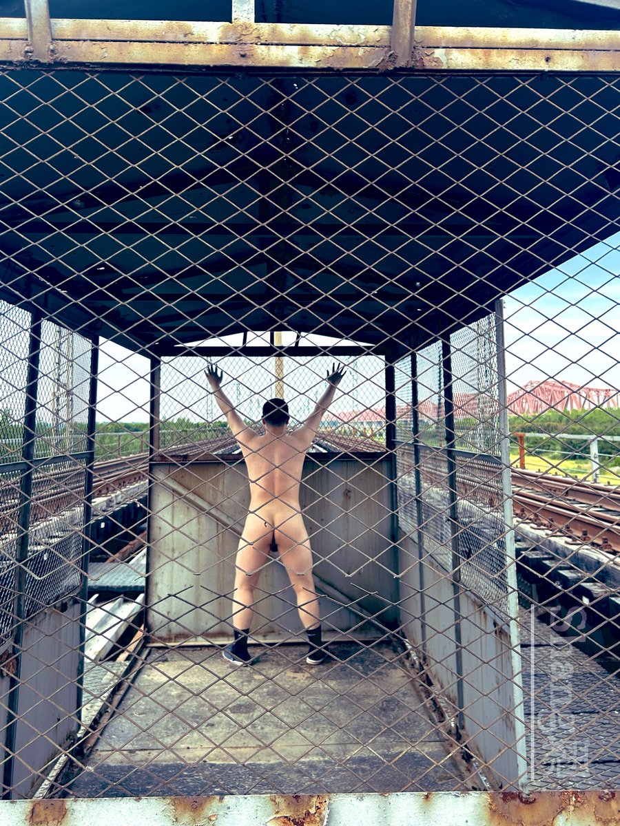qiao200307's tweet photo. 铁路检修，请绕行
#天体 #野裸天体 #户外 #outdoors https://t.co/qk2TdwwdsW