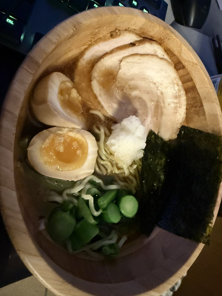 ItzeliaArms's tweet photo. 豚骨ラメン https://t.co/pTRk4EcnPZ