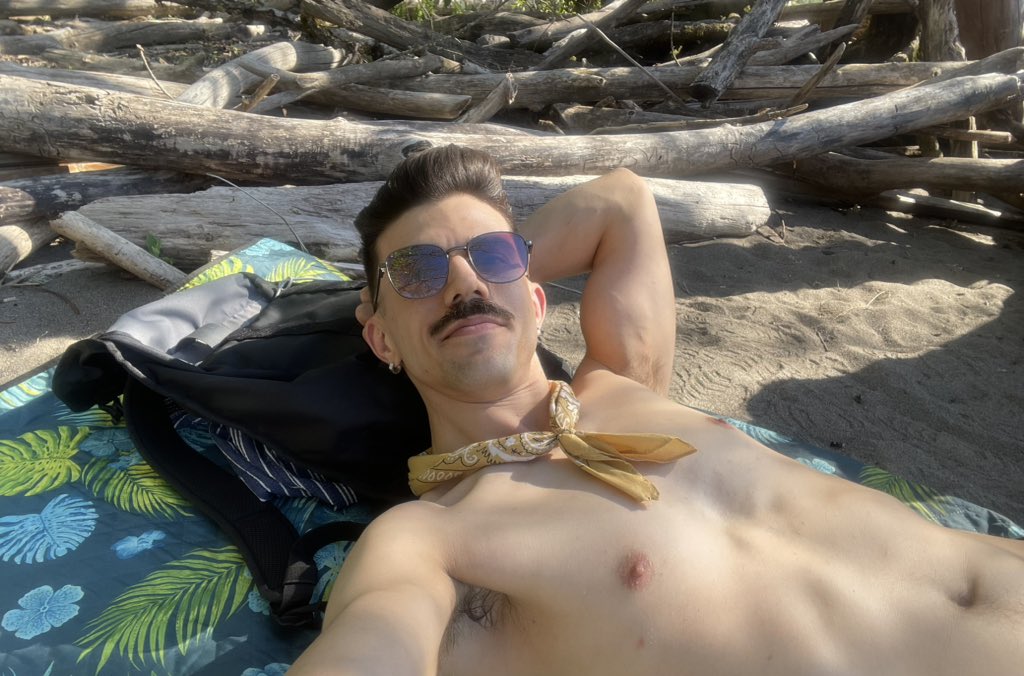 FillerQueer's tweet photo. River season is here ☀️ https://t.co/sxwAsRQ2r5