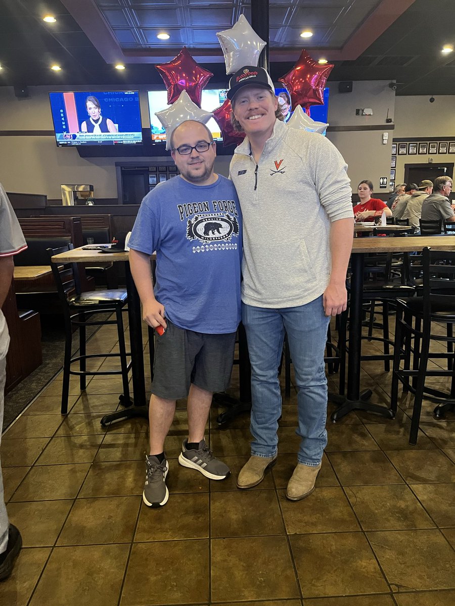 CodySquatches's tweet photo. @Nati_Sports was nice meeting @andrewabbott33  such a great dude easy to root for https://t.co/746F82A8ri