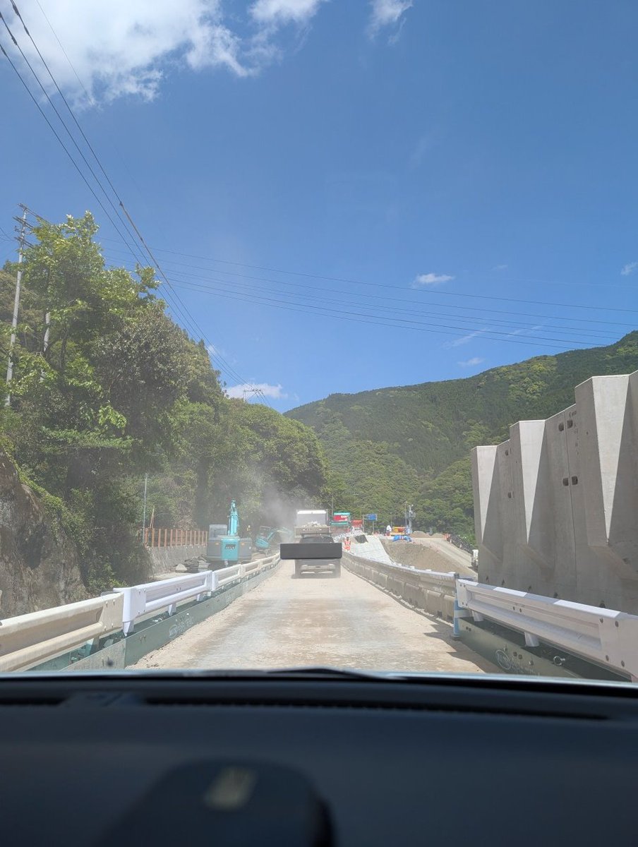 国道219号線が先週くらいから、荒瀬のあたりが未舗装状態になってい