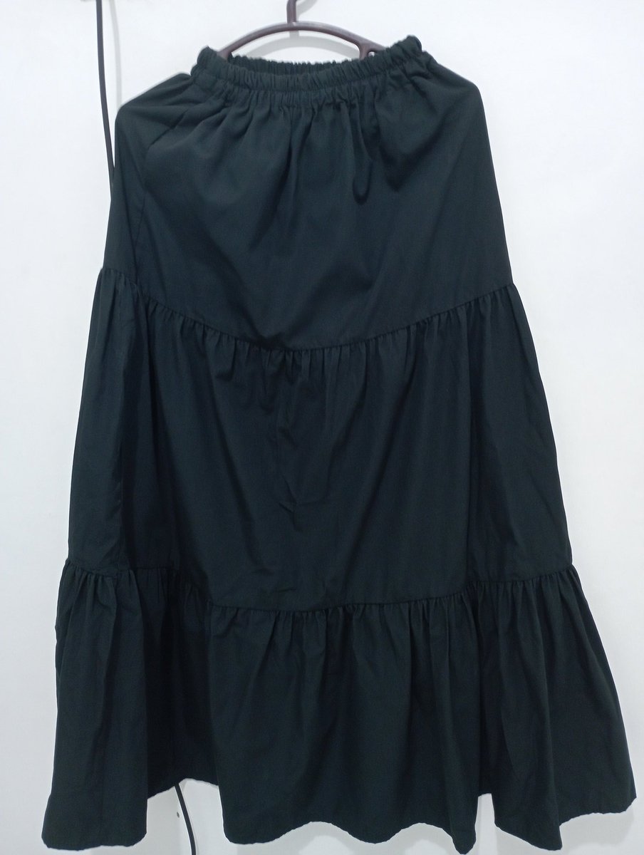 brightxclear's tweet photo. Preloved rok skirt hitam merk hulm 60k aja wts #wts https://t.co/agJiCoGQ9S