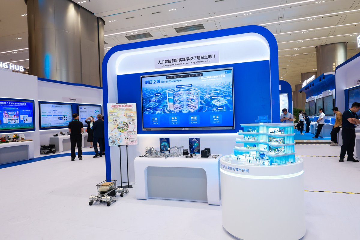 zhejianglinhai's tweet photo. China Smart Education Platform (International) upgrades! Adding global AI education service, lifelong learning hub &amp; Chinese learning community, reaching 200+ countries/170M+ learners, enabling global quality resource sharing. #EdTechForAll #GlobalLearning https://t.co/7rphDT8liU